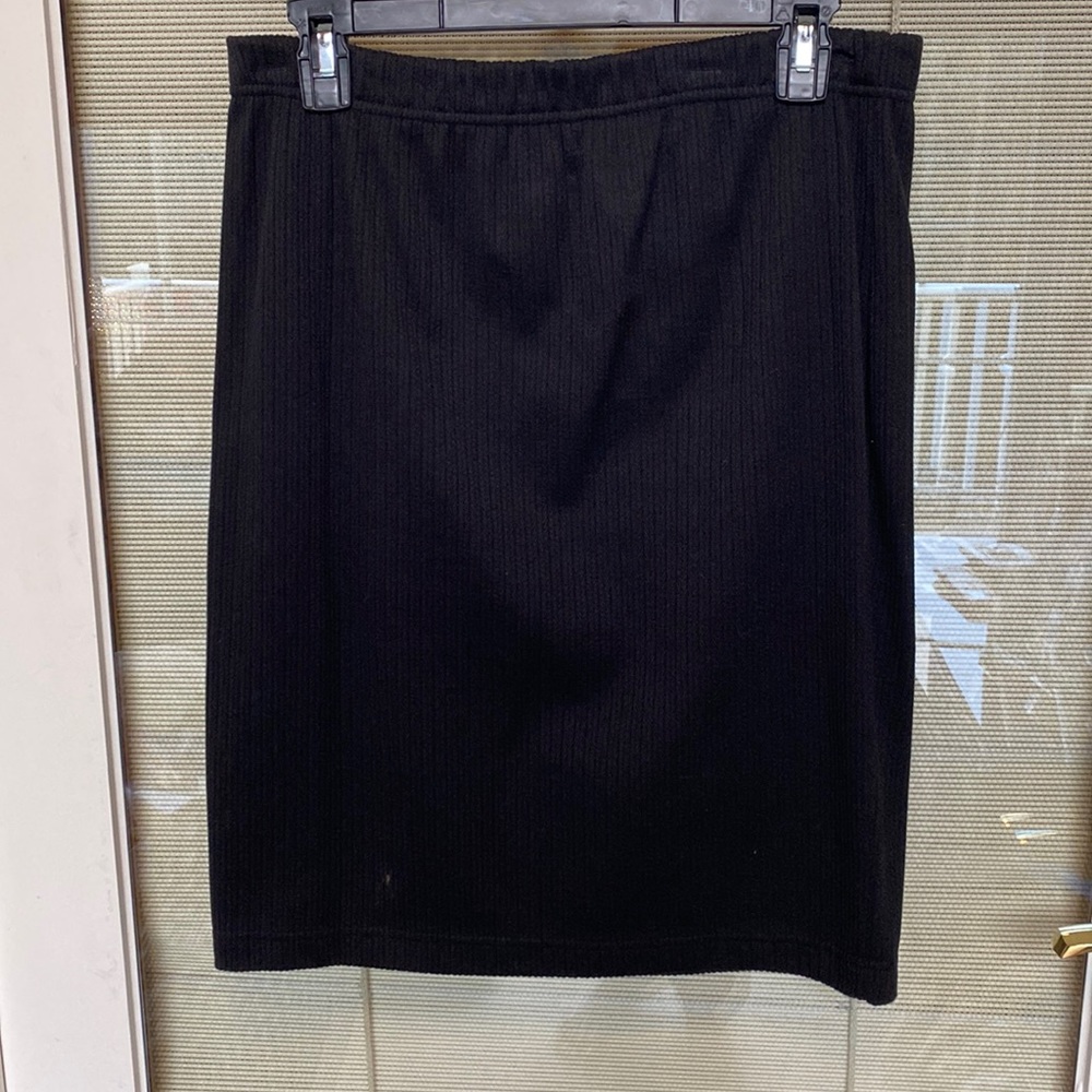 Casual Corner Size Medium Black Skirt